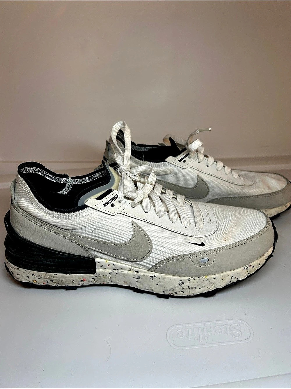 Nike Waffle One SE Men’s White & Black Sneakers Size 9.5